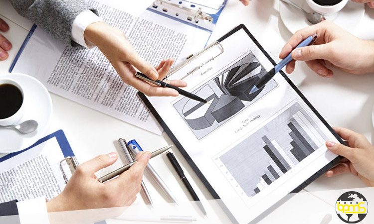 معرفی خدمات کلیدی مشاور تولید شامل تحلیل فرآیندها، بهینه‌سازی تولید و آموزش کارکنان